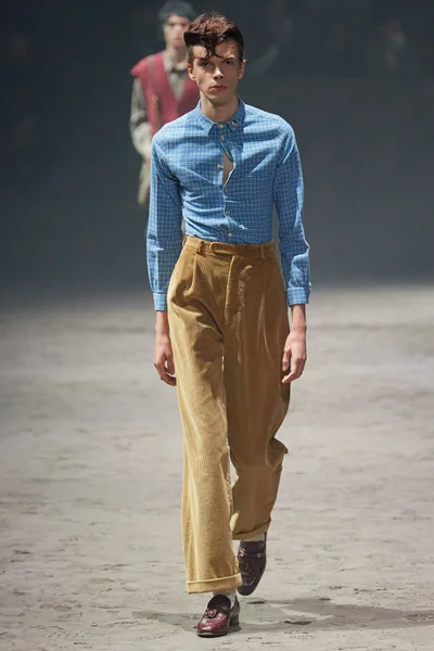 Look 4